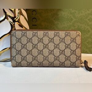 Gucci Supreme Beige Zip Wallet